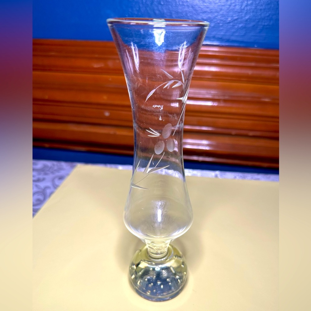 Vintage Etched Glass Flower Bud Vase with Controlled Bubble Base 8”